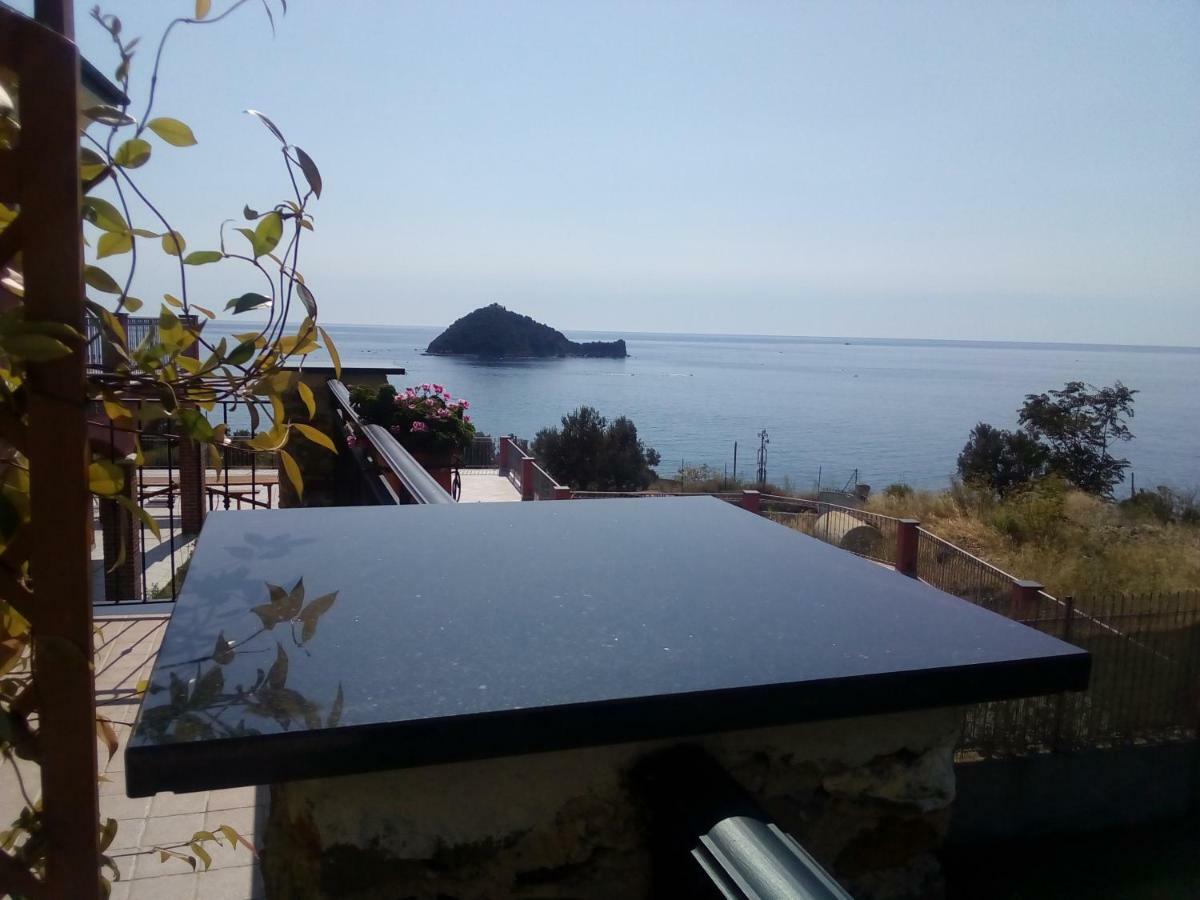 Verde Mare Аласио Екстериор снимка